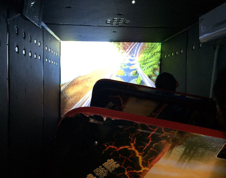 重庆车载7D电影LED显示屏.jpg