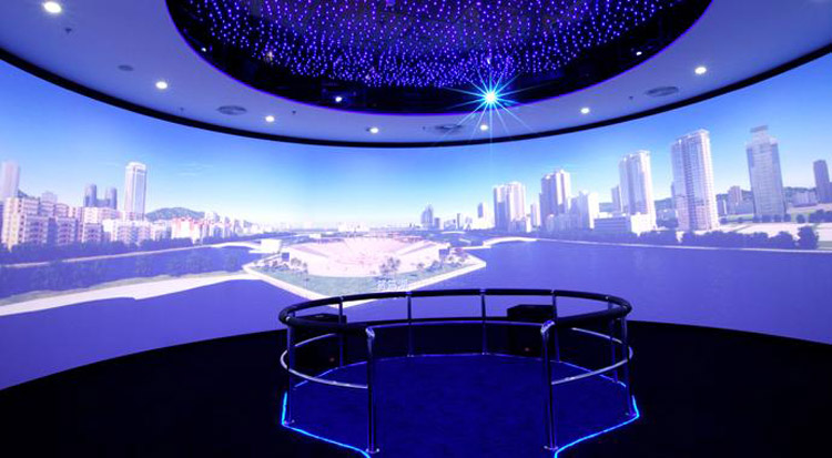 重庆360°环幕影院不同于一般的电影屏幕.jpg