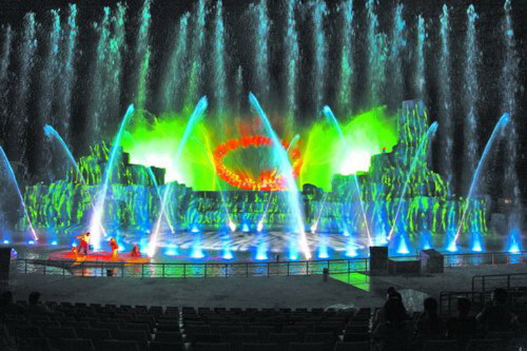 重庆山水秀剧场变成一个美轮美奂的大型水域-舞台.jpg